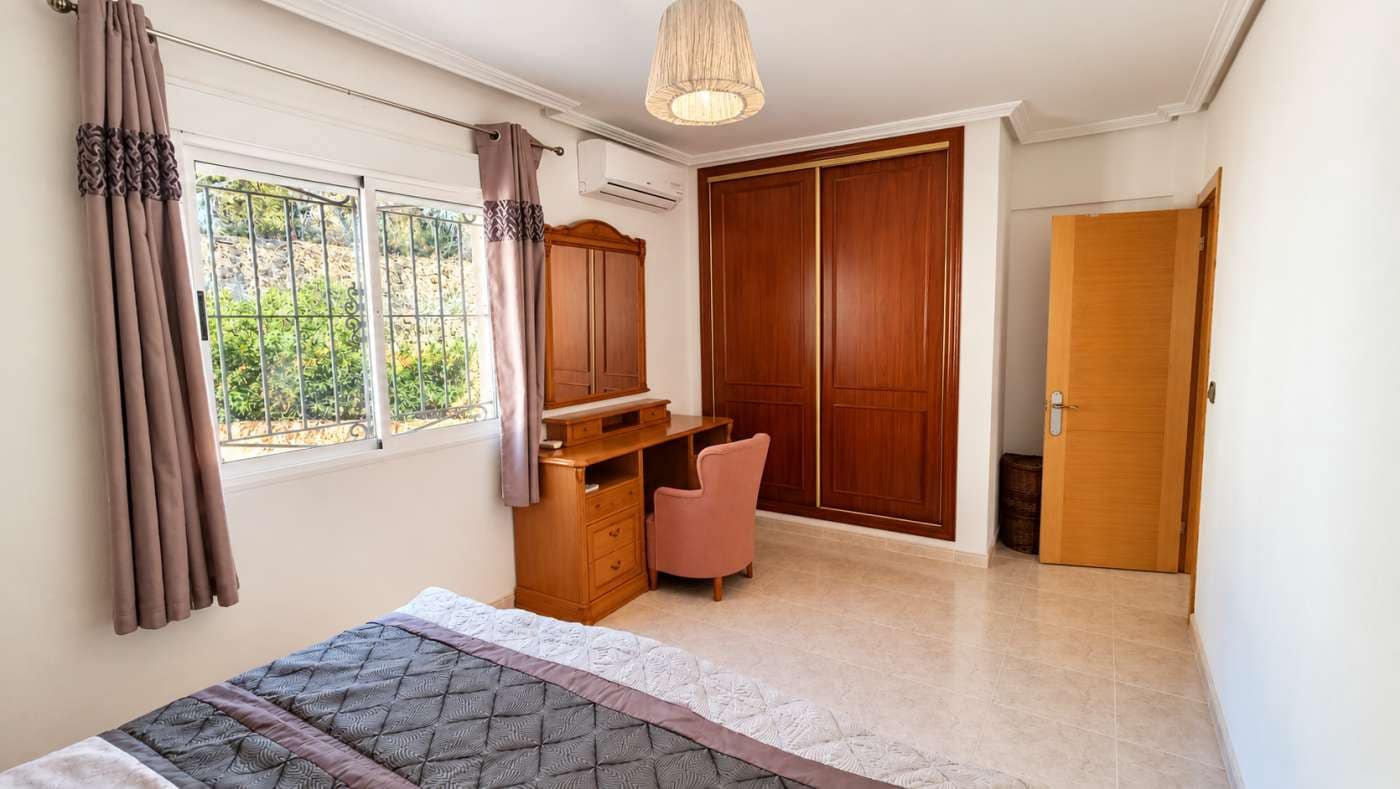 6 bedroom Villa for sale in Algorfa with pool garage - € 725,000 (Ref: 10169243)