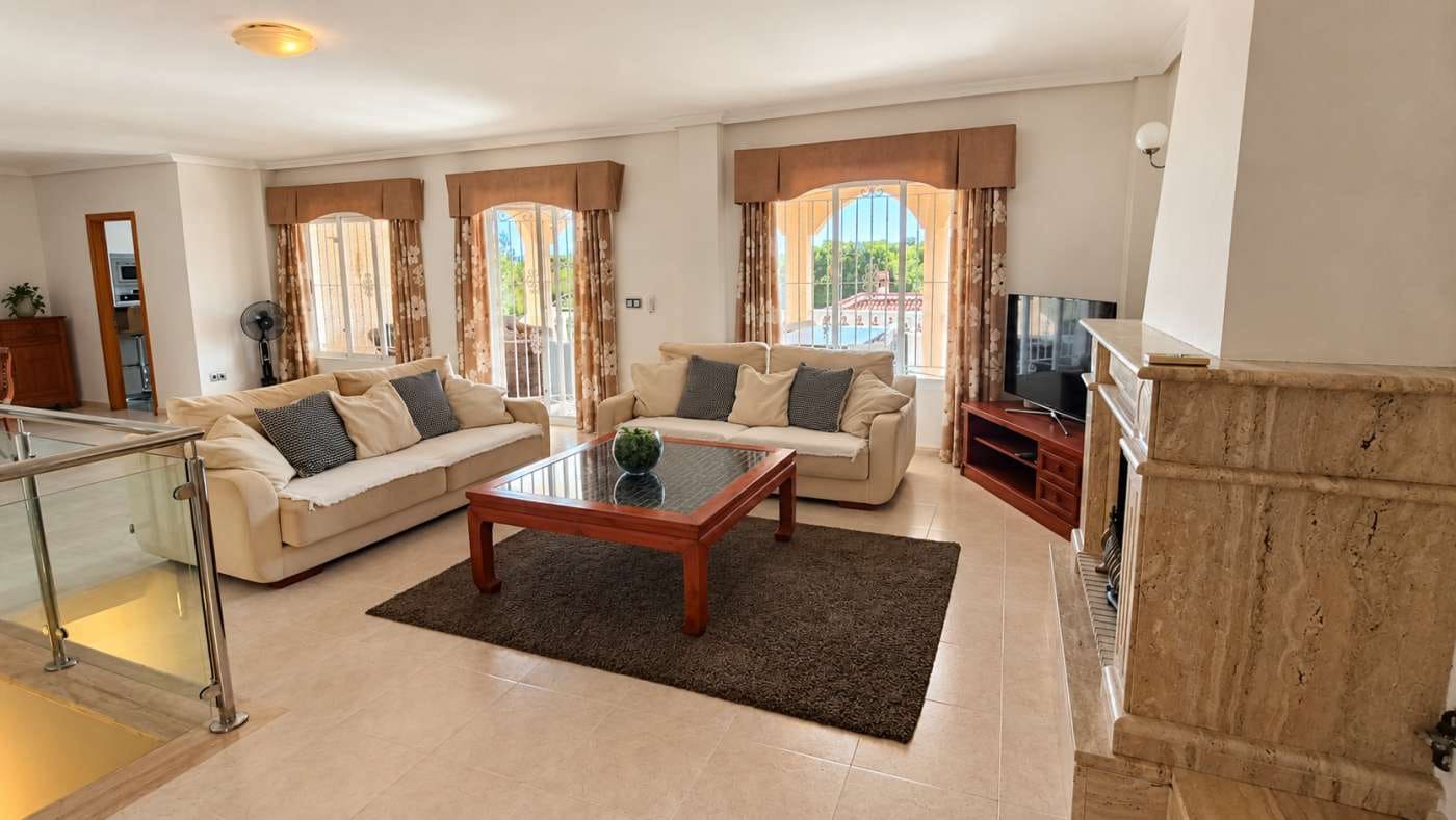 6 bedroom Villa for sale in Algorfa with pool garage - € 725,000 (Ref: 10169243)