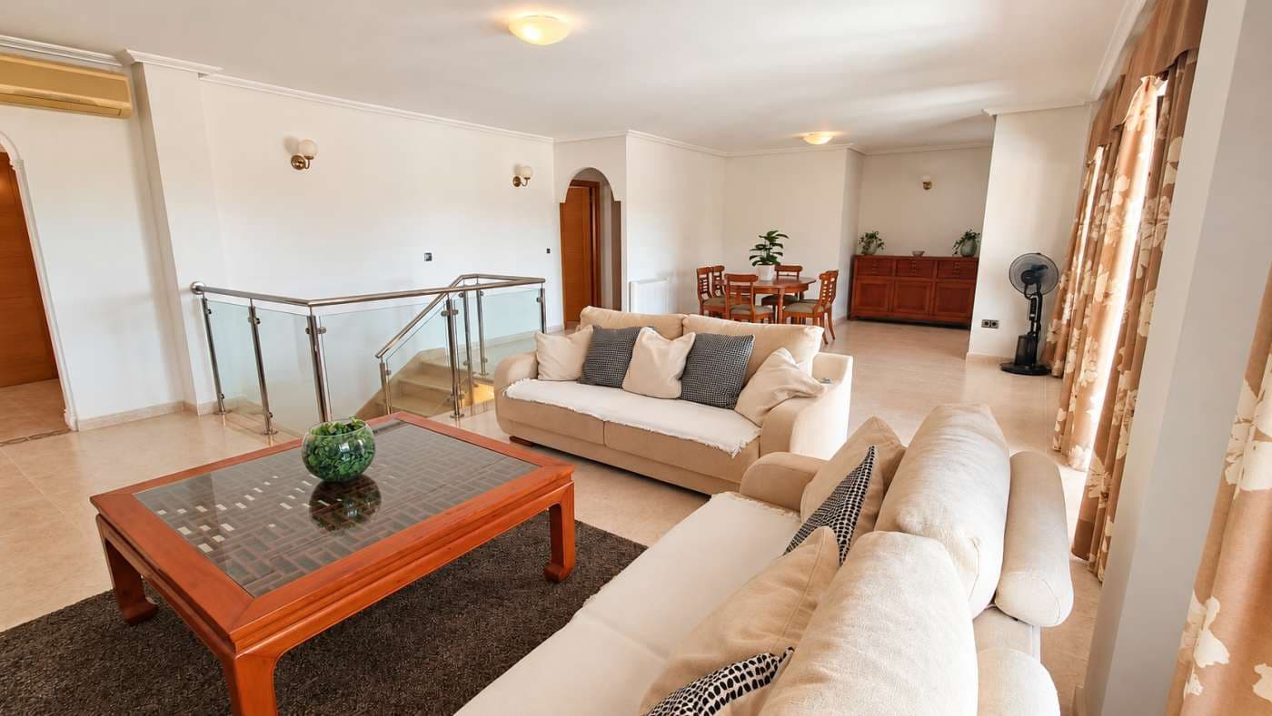 6 bedroom Villa for sale in Algorfa with pool garage - € 725,000 (Ref: 10169243)