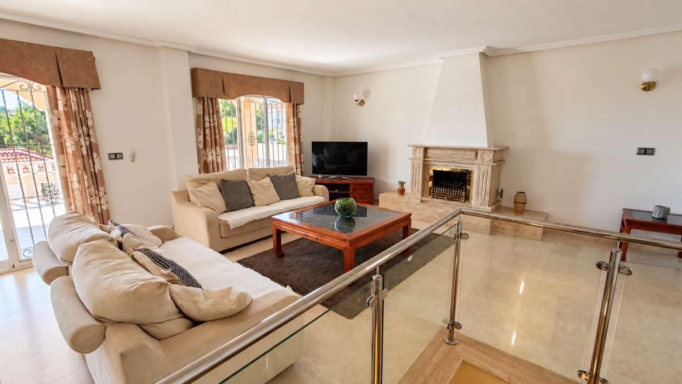 6 bedroom Villa for sale in Algorfa with pool garage - € 725,000 (Ref: 10169243)