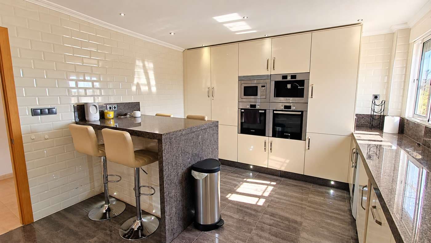 6 bedroom Villa for sale in Algorfa with pool garage - € 725,000 (Ref: 10169243)