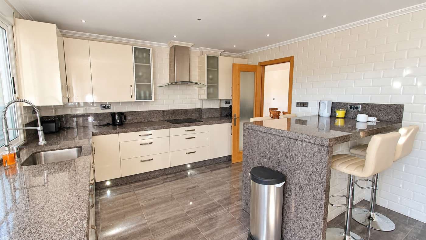 6 bedroom Villa for sale in Algorfa with pool garage - € 725,000 (Ref: 10169243)