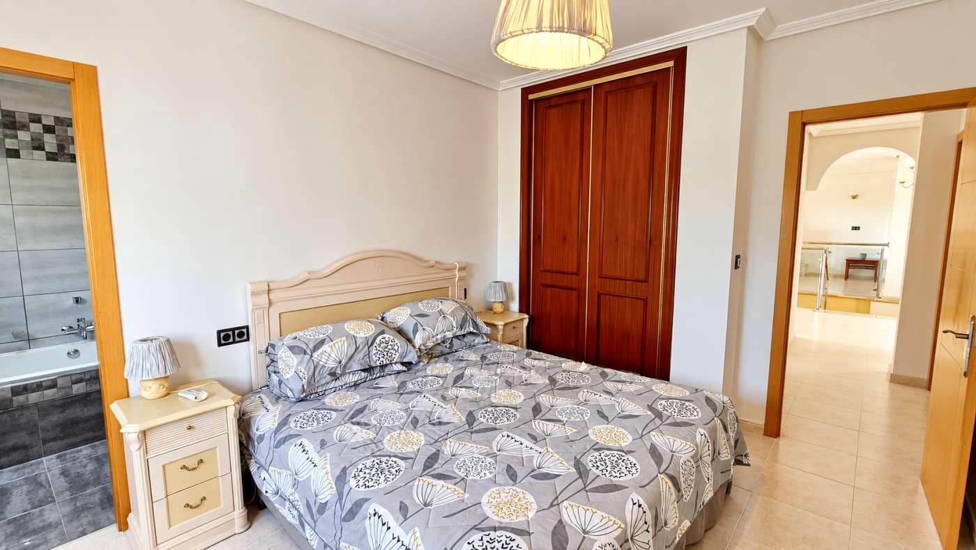 6 bedroom Villa for sale in Algorfa with pool garage - € 725,000 (Ref: 10169243)