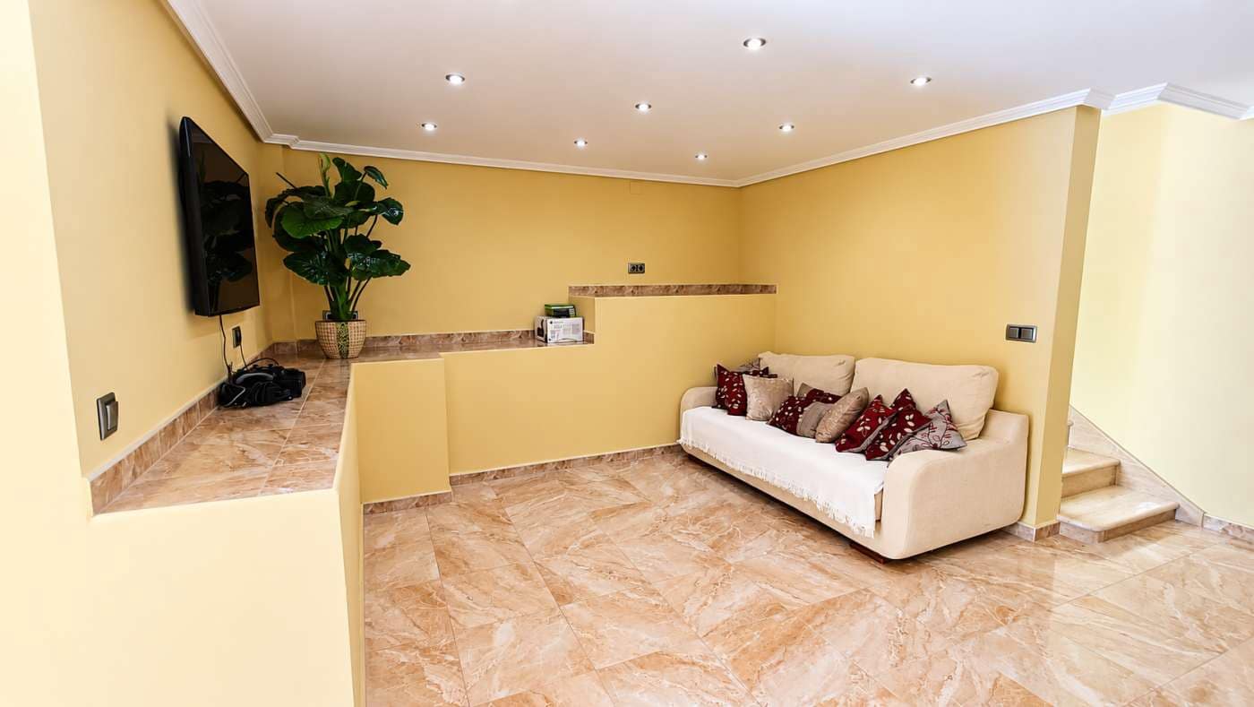 6 bedroom Villa for sale in Algorfa with pool garage - € 725,000 (Ref: 10169243)