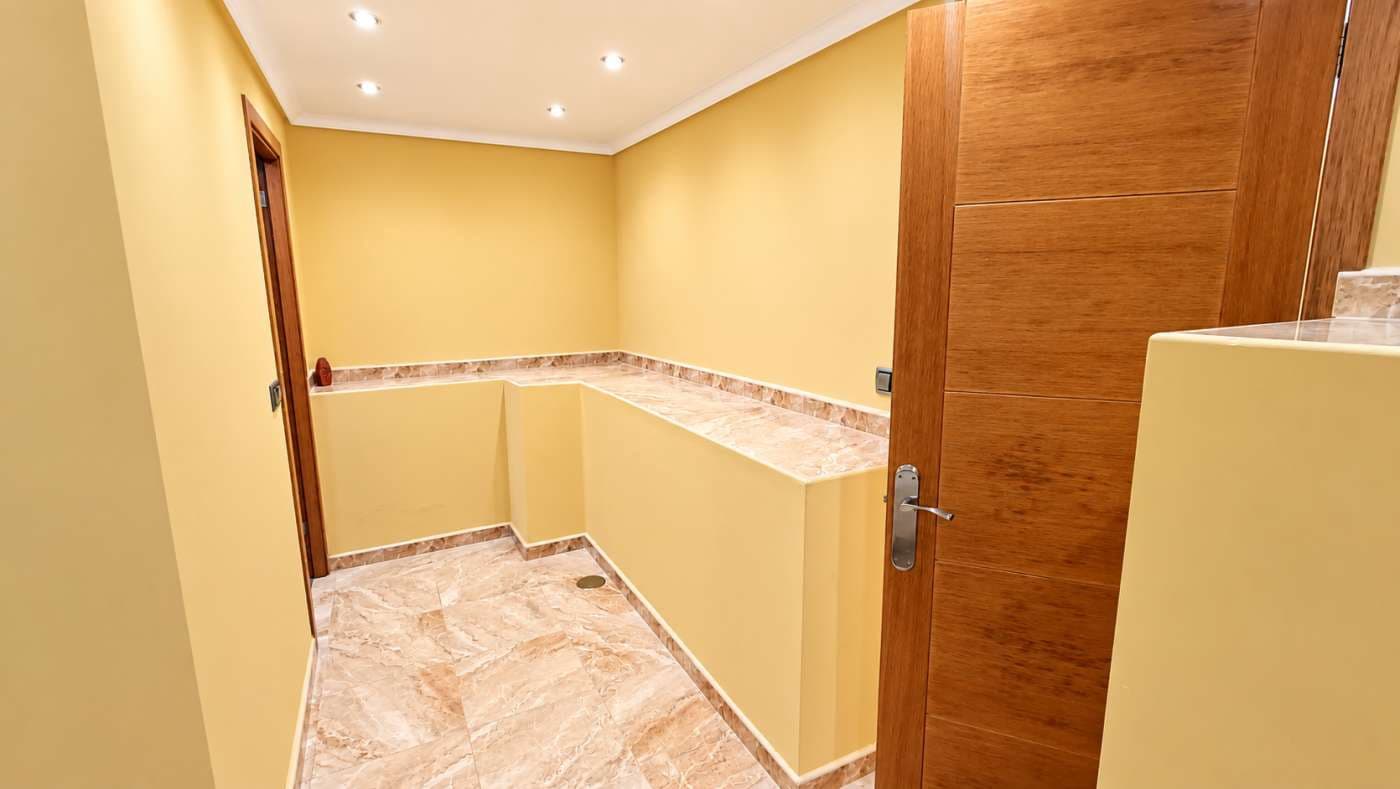 6 bedroom Villa for sale in Algorfa with pool garage - € 725,000 (Ref: 10169243)