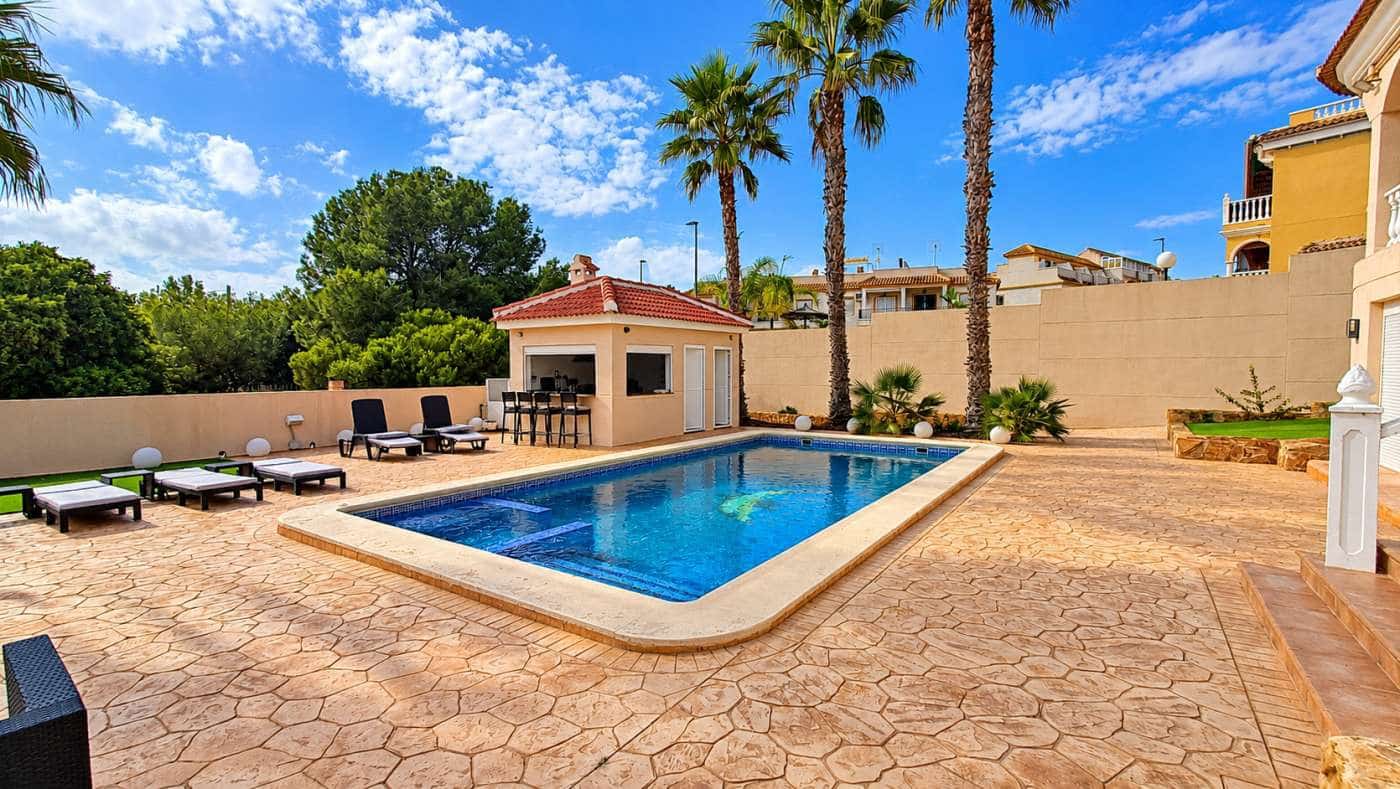 6 bedroom Villa for sale in Algorfa with pool garage - € 725,000 (Ref: 10169243)