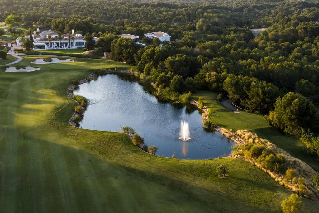 Chalet de 3 habitaciones en Las Colinas Golf en venta con piscina garaje - 835.000 € (Ref: 6079261)