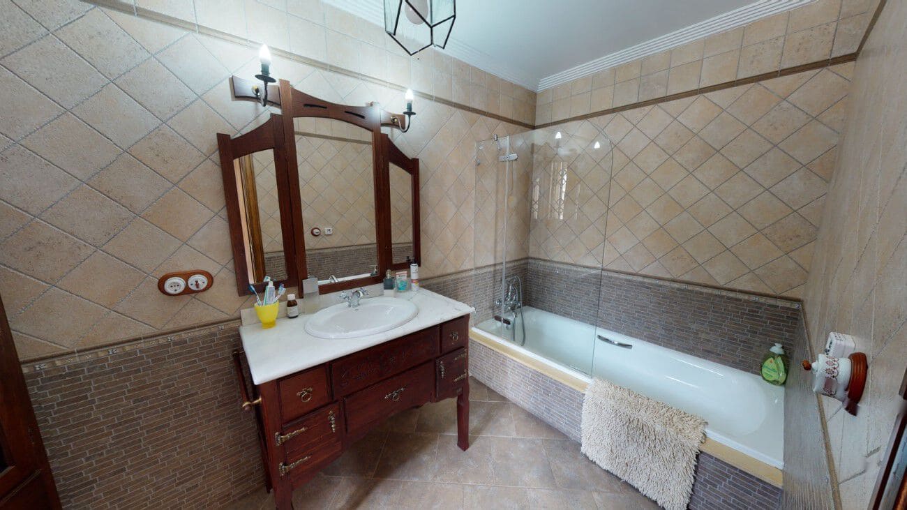 6 bedroom Villa for sale in Catral with pool garage - € 780,000 (Ref: 7465025)