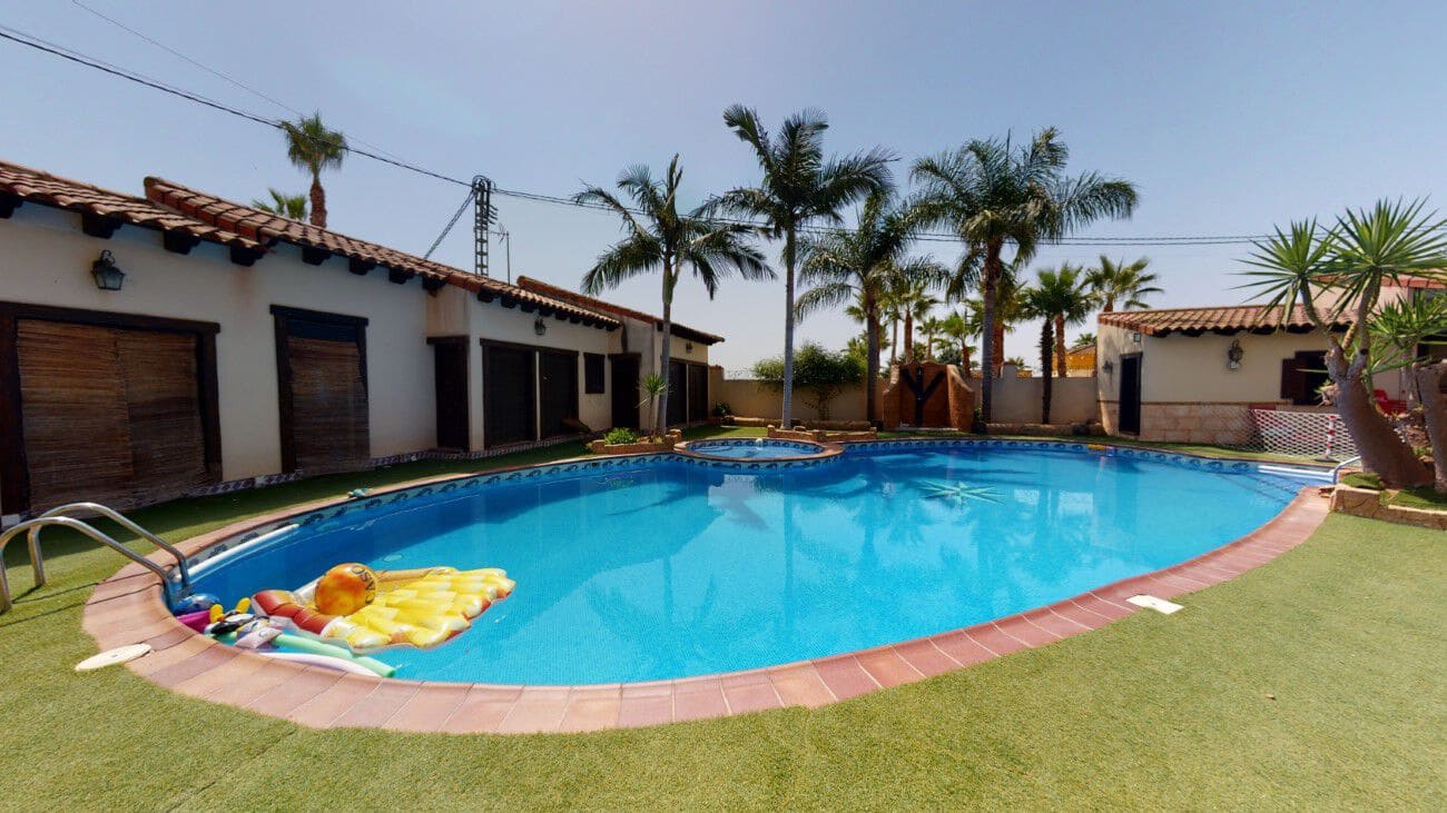 6 bedroom Villa for sale in Catral with pool garage - € 780,000 (Ref: 7465025)