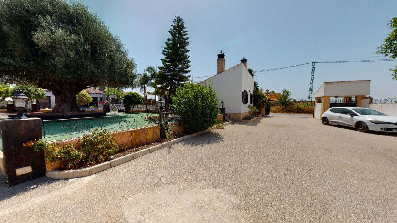 6 bedroom Villa for sale in Catral with pool garage - € 780,000 (Ref: 7465025)