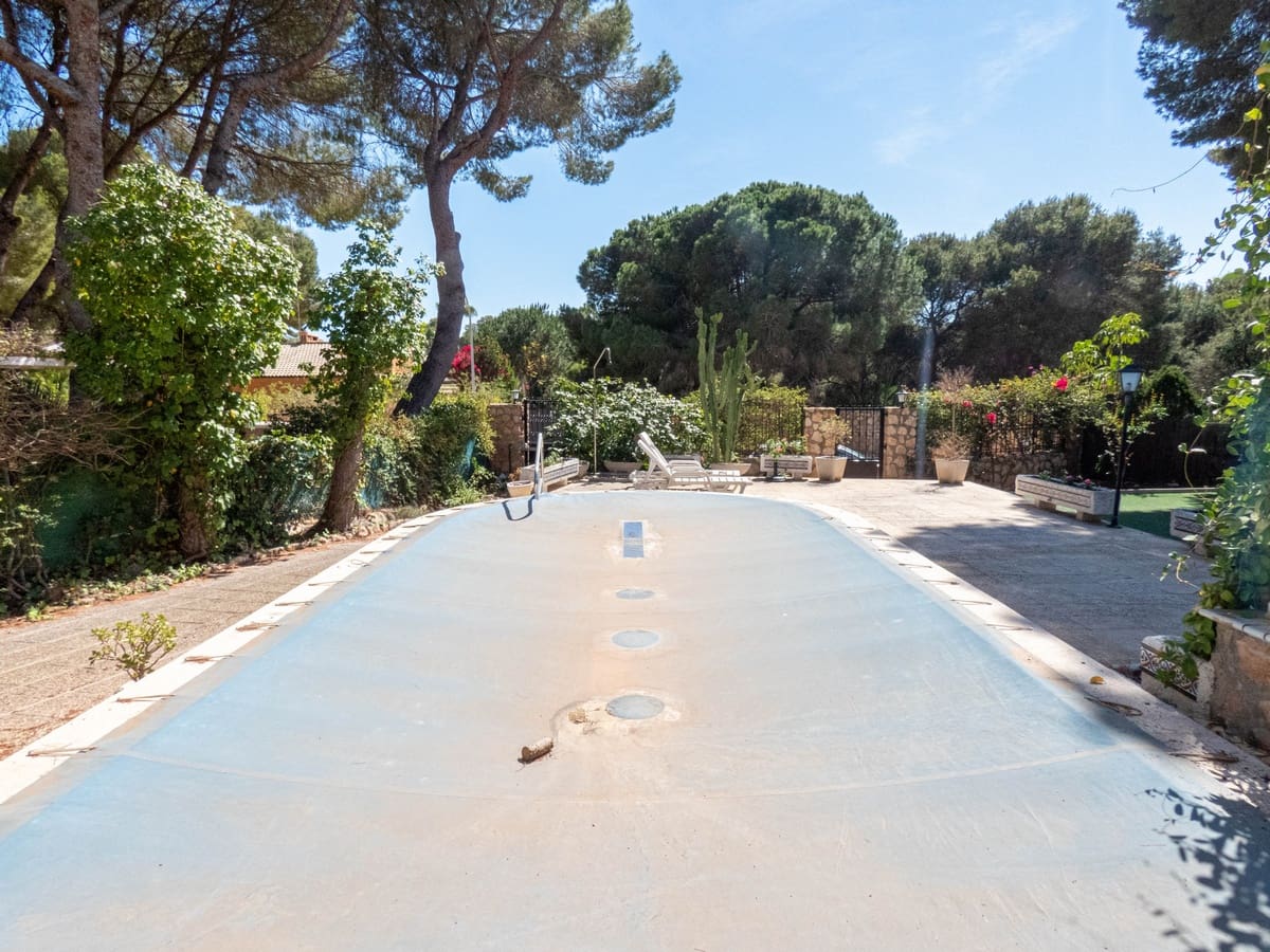 6 bedroom Villa for sale in Dehesa de Campoamor with pool garage - € 945,000 (Ref: 7524843)