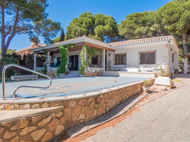6 sypialnia Willa na sprzedaż w Dehesa de Campoamor, Orihuela z basenem garażem - 945 000 € (Ref: 7524843)