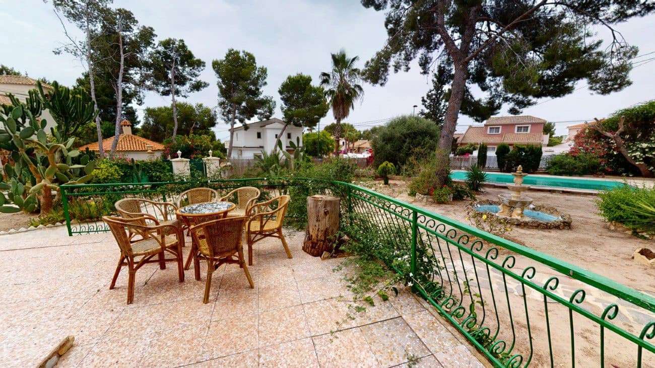 6 bedroom Villa for sale in Pinar de Campoverde with pool - € 520,000 (Ref: 7757615)