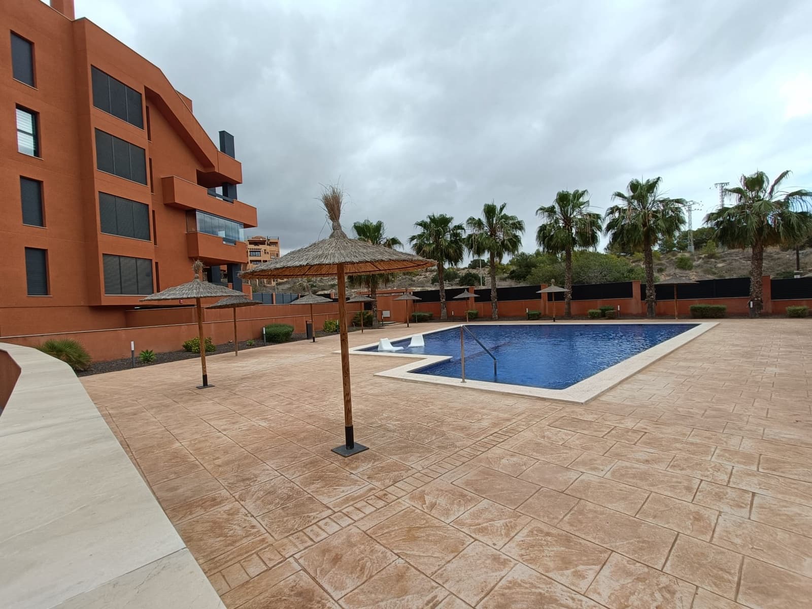 Apartamento de 2 habitaciones en Villamartin en venta con piscina garaje - 254.900 € (Ref: 8240286)