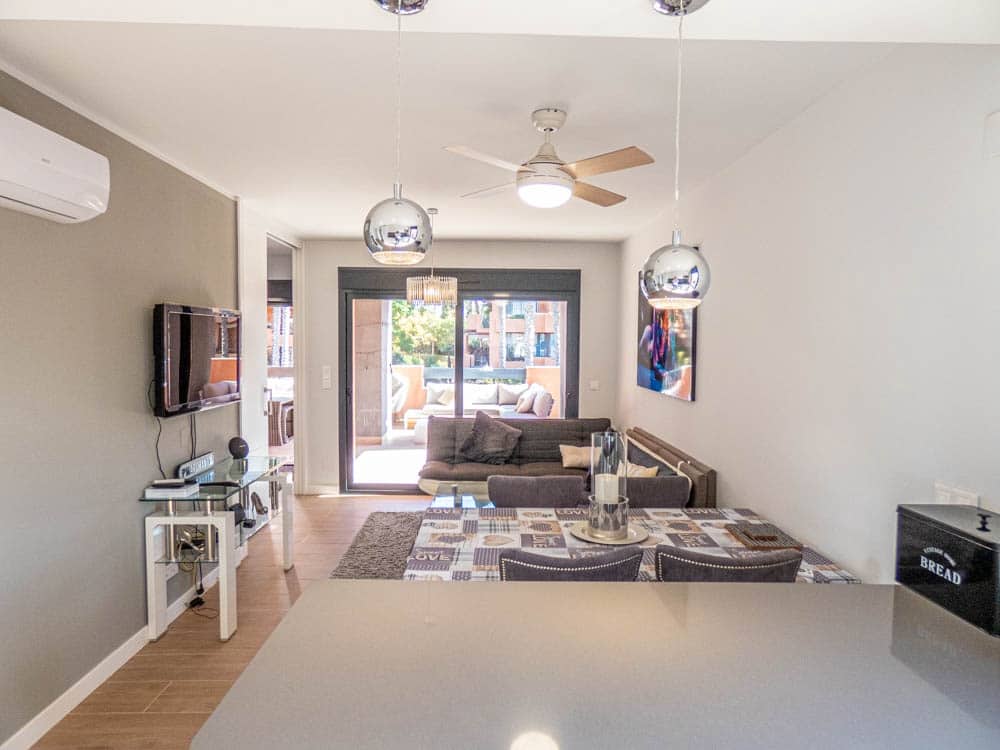 Apartamento de 2 habitaciones en Villamartin en venta con piscina garaje - 254.900 € (Ref: 8240286)