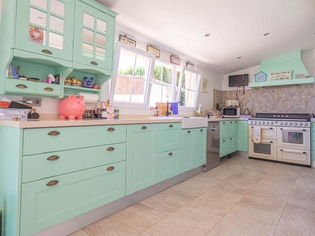 6 bedroom Villa for sale in Heredades, Almoradí with pool garage - € 650,000 (Ref: 8394102)