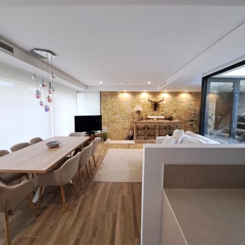 6 slaapkamer Villa te koop in Monforte del Cid met zwembad garage - € 675.000 (Ref: 8425527)