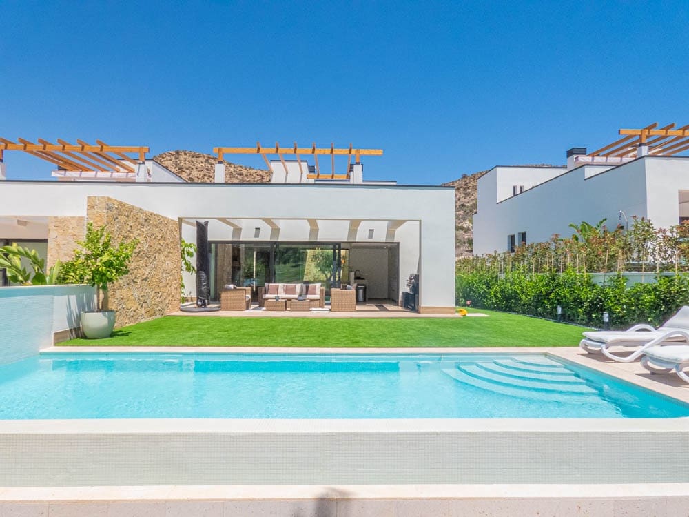 6 bedroom Villa for sale in Monforte del Cid with pool garage - € 674,950 (Ref: 8425527)