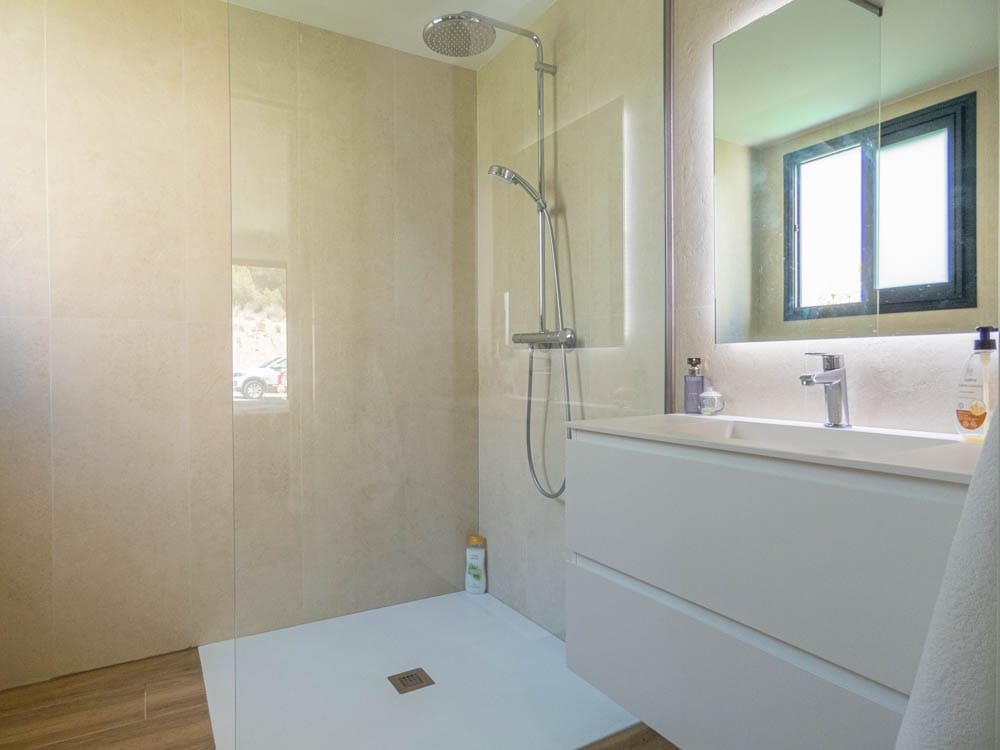 6 bedroom Villa for sale in Monforte del Cid with pool garage - € 674,950 (Ref: 8425527)