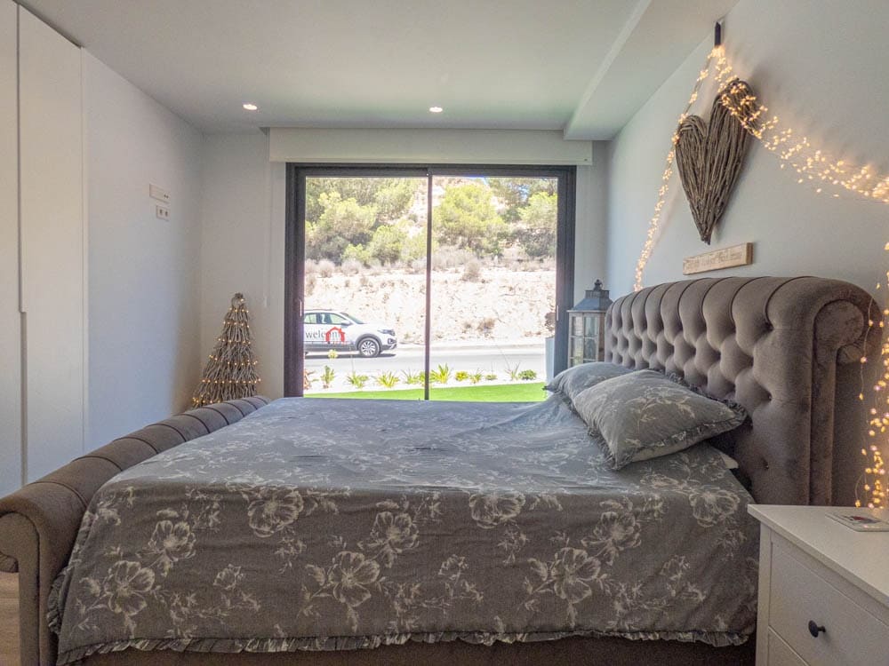 6 bedroom Villa for sale in Monforte del Cid with pool garage - € 674,950 (Ref: 8425527)