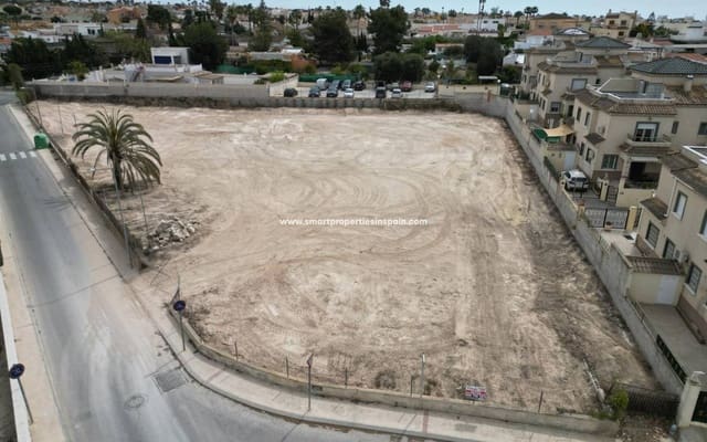 3 slaapkamer Villa te koop in La Marina, Elche / Elx met zwembad garage - € 590.000 (Ref: 8469475)