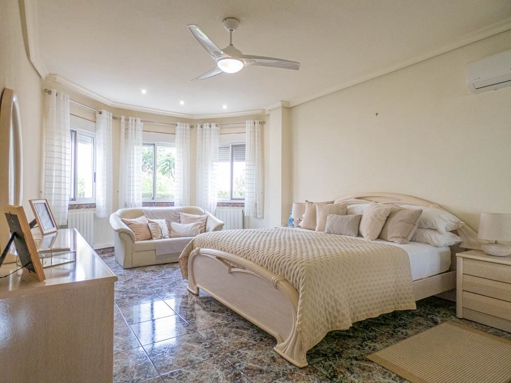 6 bedroom Villa for sale in Orihuela with pool garage - € 460,000 (Ref: 8549595)