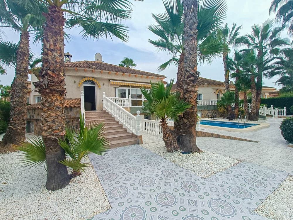 6 bedroom Villa for sale in Orihuela with pool garage - € 460,000 (Ref: 8549595)