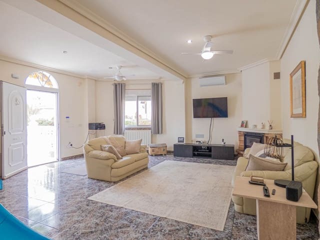 Chalet de 6 habitaciones en Orihuela en venta con piscina garaje - 459.950 € (Ref: 8549595)