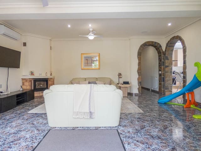 Chalet de 6 habitaciones en Orihuela en venta con piscina garaje - 459.950 € (Ref: 8549595)