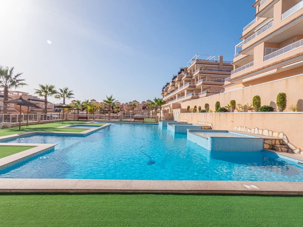 2 bedroom Apartment for sale in Punta Prima with pool garage - € 315,000 (Ref: 8681557)