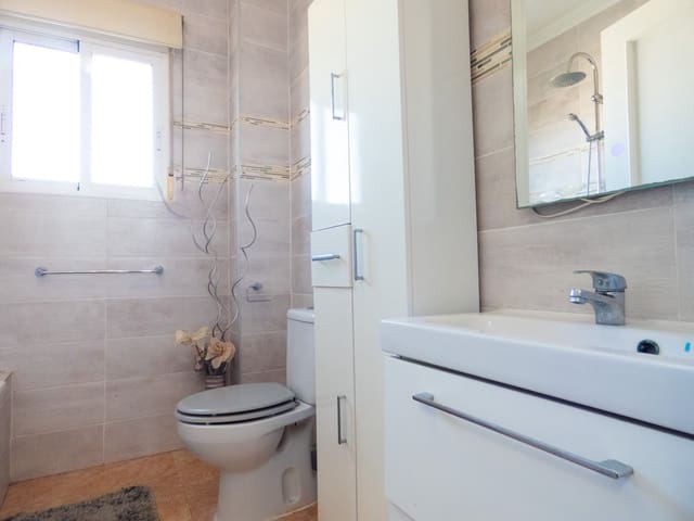 4 bedroom Villa for sale in Playa Flamenca, Orihuela with pool garage - € 399,000 (Ref: 8811027)