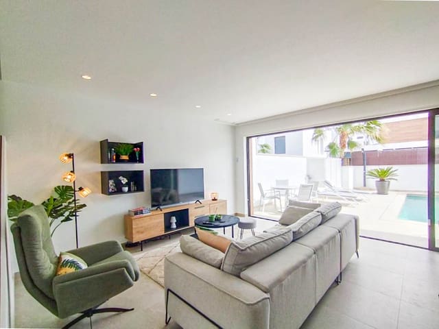 4 bedroom Villa for sale in Algorfa with pool garage - € 399,000 (Ref: 8927968)