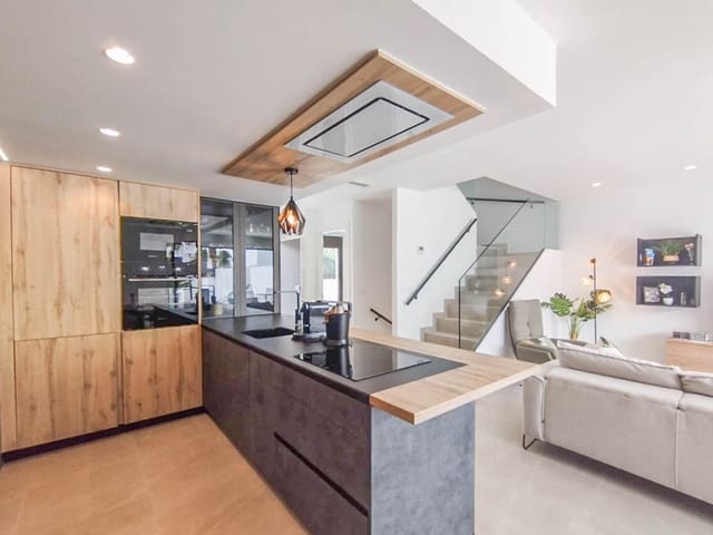 4 bedroom Villa for sale in Algorfa with pool garage - € 399,000 (Ref: 8927968)