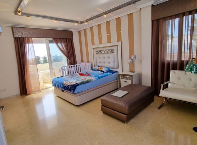 5 slaapkamer Villa te koop in Los Europeos, Torrevieja met zwembad garage - € 1.170.000 (Ref: 9000644)