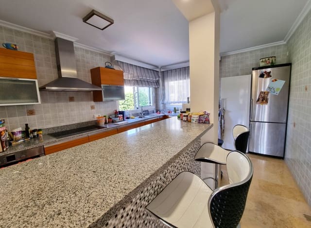 5 slaapkamer Villa te koop in Los Europeos, Torrevieja met zwembad garage - € 1.170.000 (Ref: 9000644)