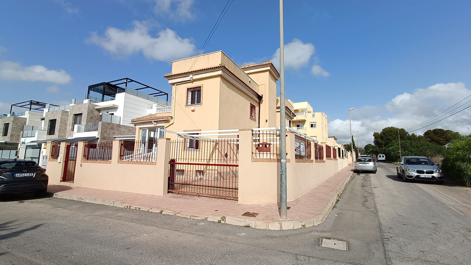 3 soverom Villa til salgs i Orihuela Costa med svømmebasseng garasje - € 269 950 (Ref: 9046321)
