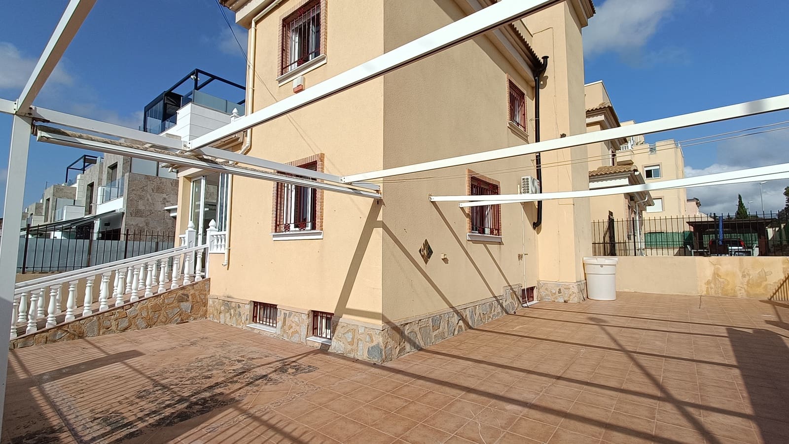 3 soverom Villa til salgs i Orihuela Costa med svømmebasseng garasje - € 269 950 (Ref: 9046321)