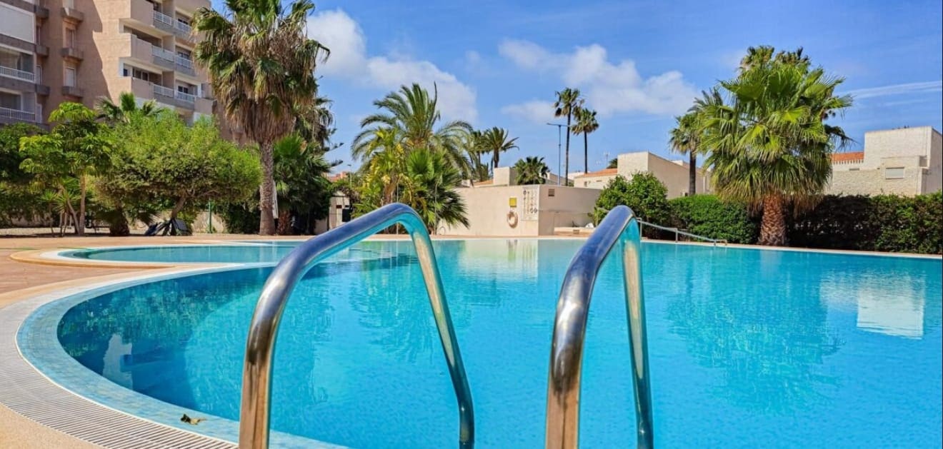 3 quarto Apartamento para venda em Playa Honda com piscina garagem - 145 000 € (Ref: 9121342)