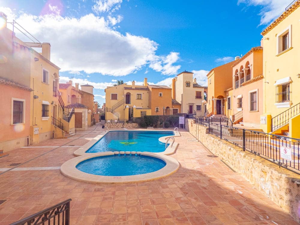 Chalet de 3 habitaciones en Algorfa en venta con piscina garaje - 350.000 € (Ref: 9216740)