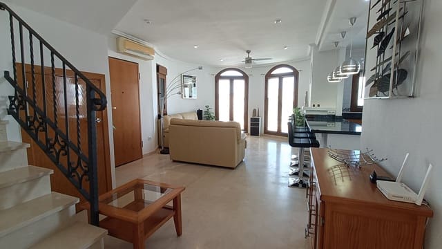 Chalet de 3 habitaciones en Algorfa en venta con piscina garaje - 350.000 € (Ref: 9216740)