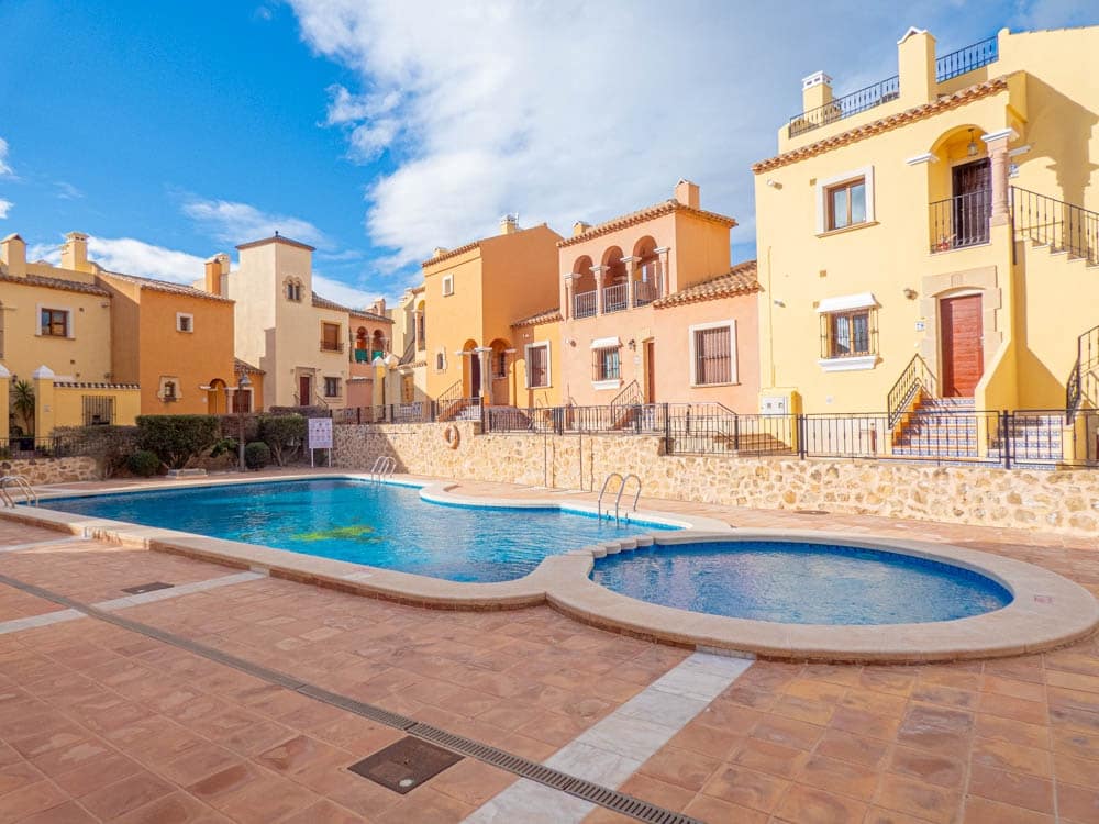 3 bedroom Villa for sale in Algorfa with pool garage - € 345,950 (Ref: 9216740)