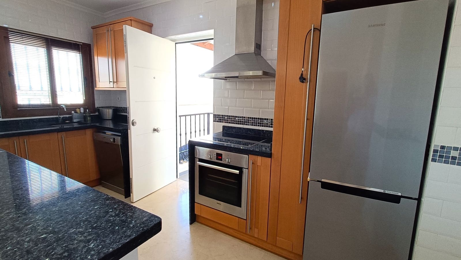 3 bedroom Villa for sale in Algorfa with pool garage - € 345,950 (Ref: 9216740)