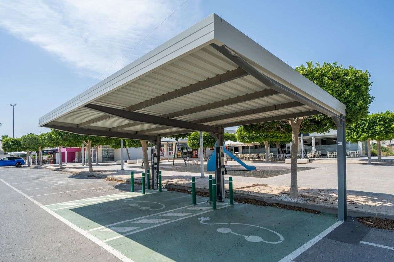 4 bedroom Villa for sale in Vistabella with pool garage - € 549,900 (Ref: 9329545)