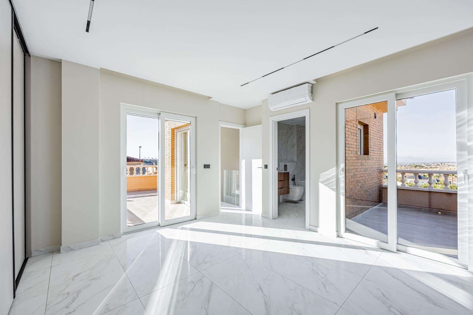 4 bedroom Villa for sale in Ciudad Quesada with pool - € 499,000 (Ref: 9332077)