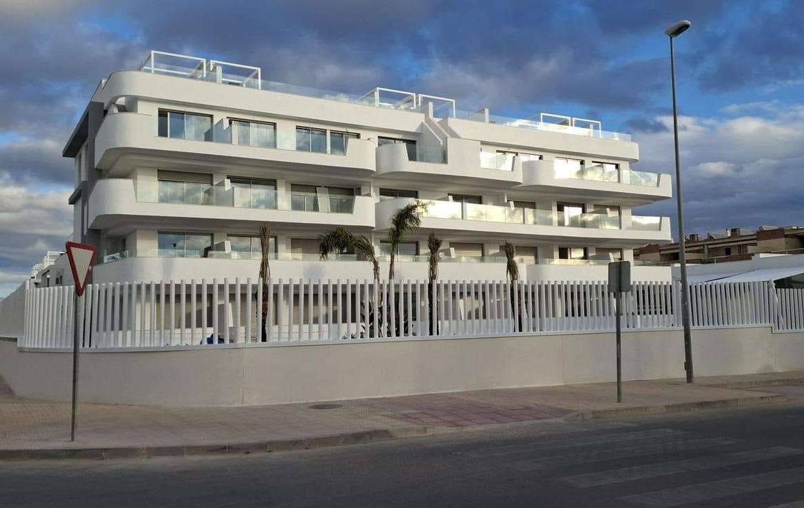 2 slaapkamer Appartement te koop in Orihuela Costa met zwembad - € 440.000 (Ref: 9332081)