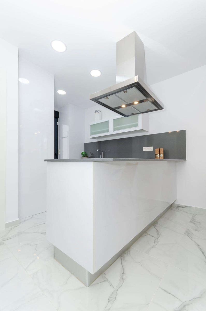 3 sypialnia Willa na sprzedaż w Torrevieja z basenem - 424 000 € (Ref: 9332132)