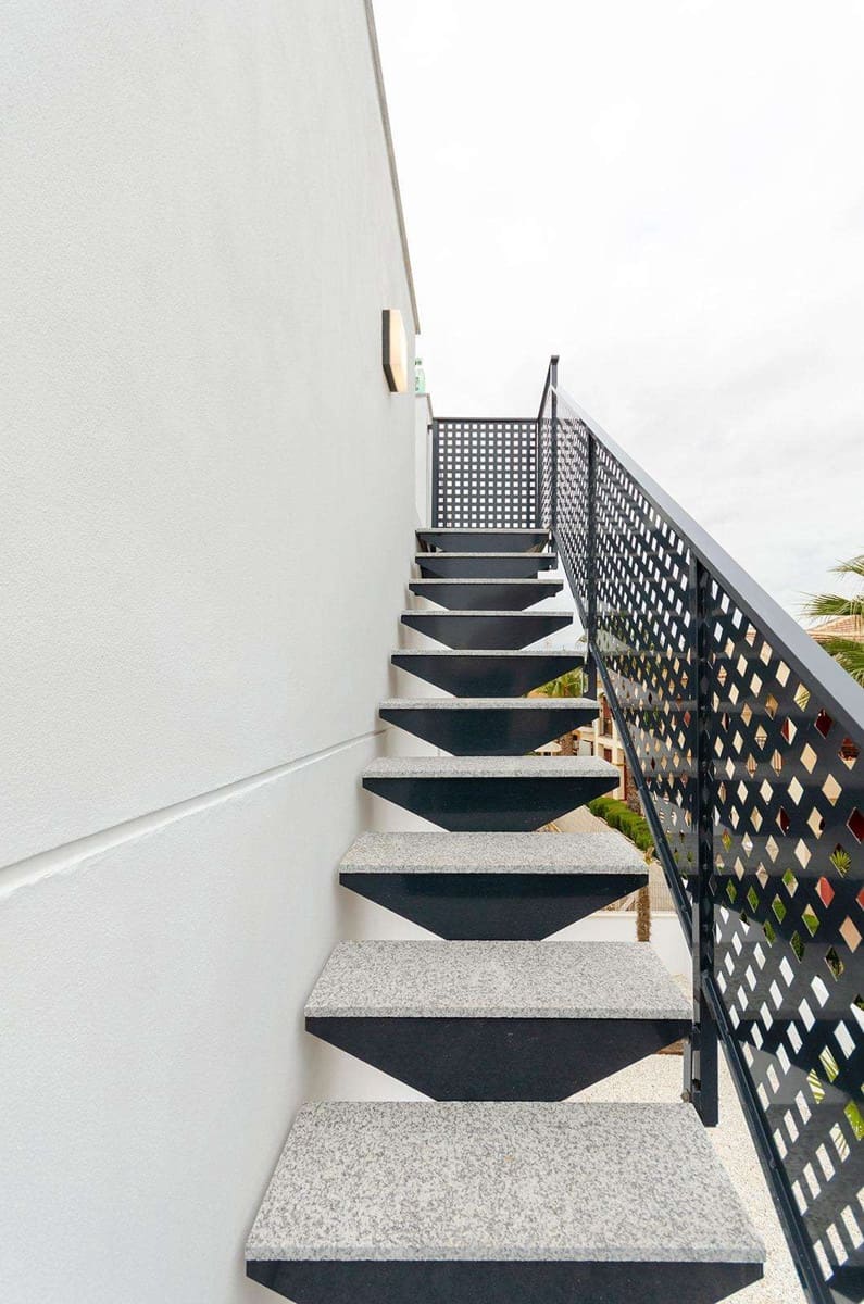 3 sypialnia Willa na sprzedaż w Torrevieja z basenem - 424 000 € (Ref: 9332132)