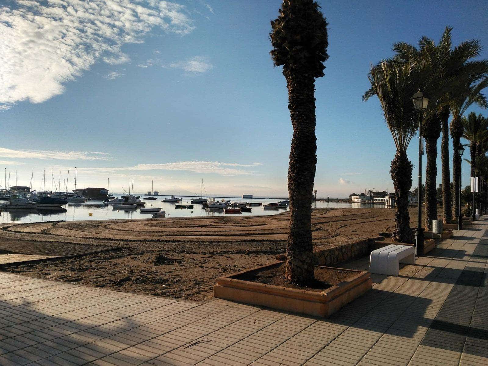 4 soveværelse Semi-Rækkehus til salg i Los Alcazares med swimmingpool - € 390.000 (Ref: 9332211)