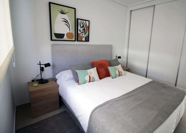 4 slaapkamer Halfvrijstaande villa te koop in Pilar de la Horadada ciudad, Pilar de la Horadada met zwembad - € 369.900 (Ref: 9332333)