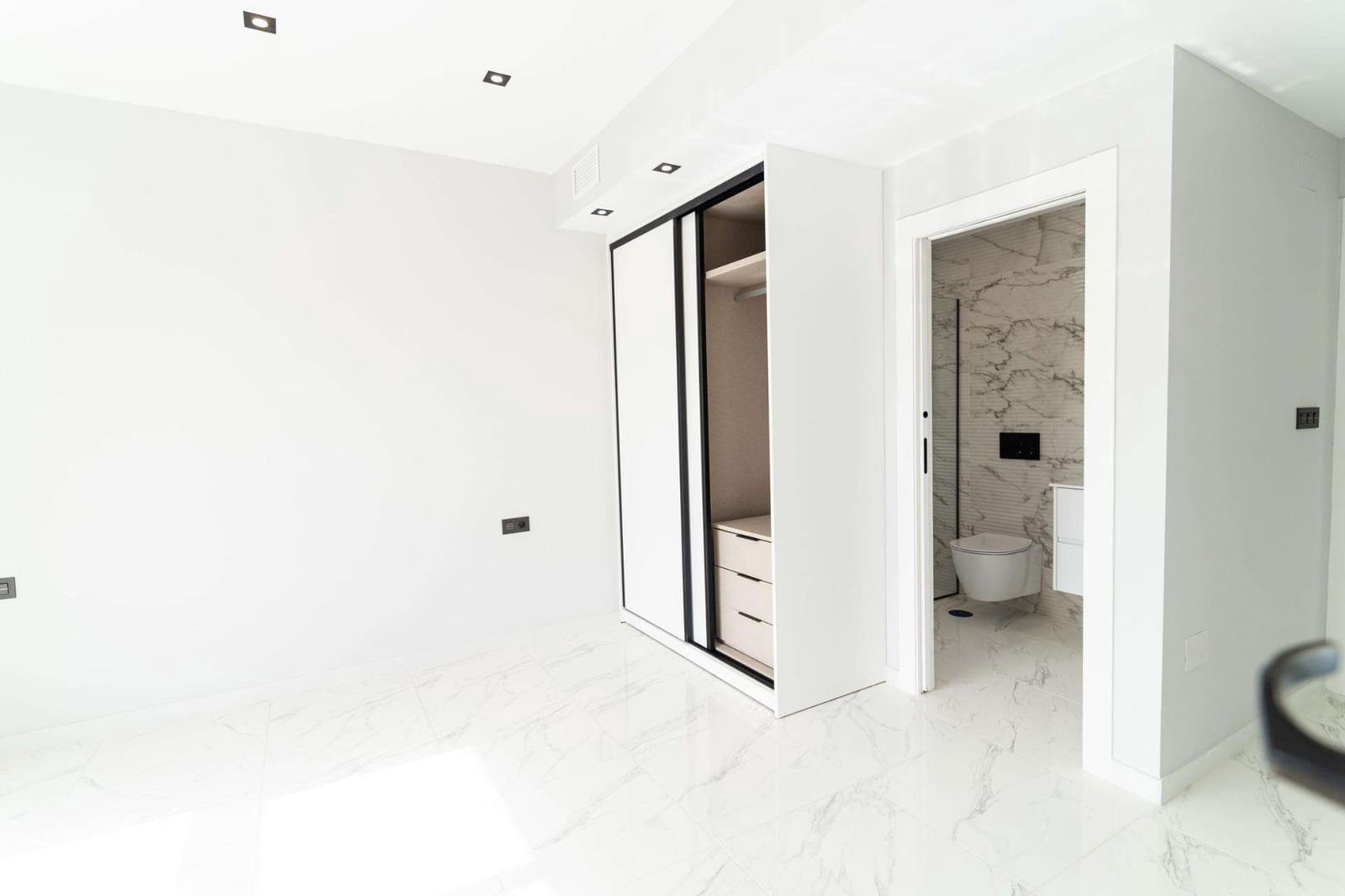 4 bedroom Villa for sale in Orihuela Costa with pool - € 699,900 (Ref: 9332357)